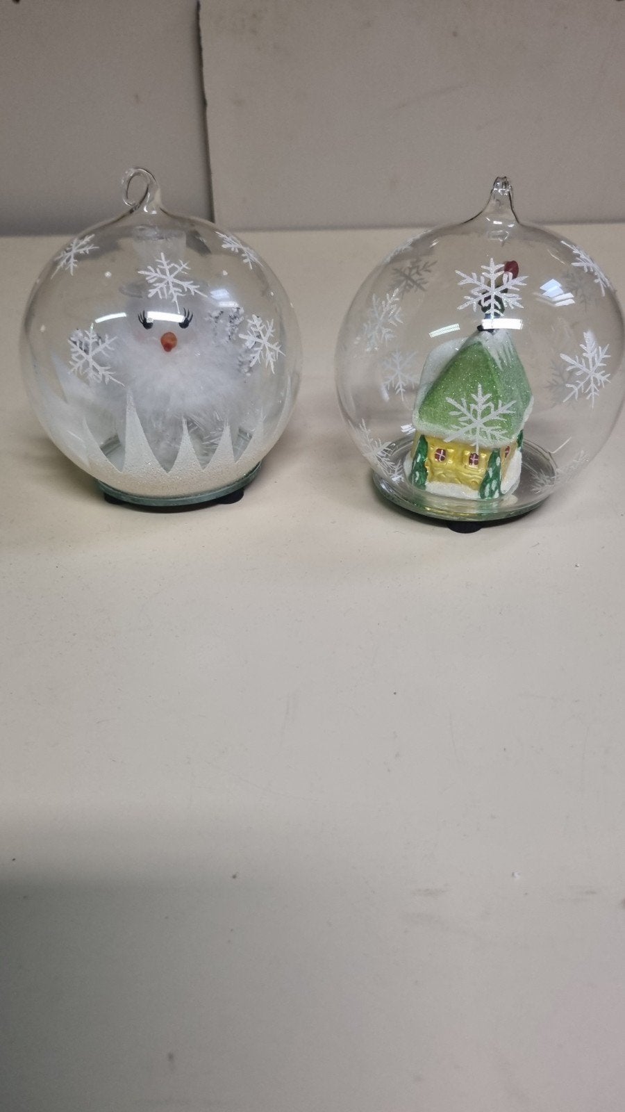 2 leuke glazen bollen voor kerst met licht, Diversen, Kerst, Ophalen, Zo goed als nieuw