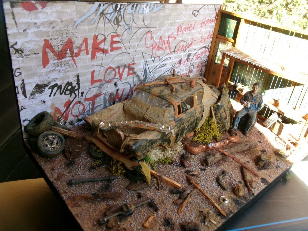 Gedetailleerd Diorama met Verlaten Auto en Figuur, Verzenden, Zo goed als nieuw, Groter dan 1:35, Diorama