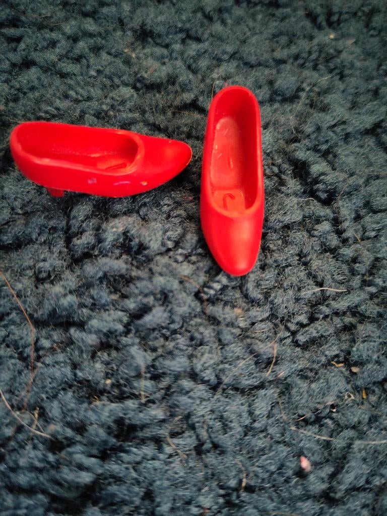 Fleur schoenen rood, Verzamelen, Poppen, Ophalen of Verzenden, Zo goed als nieuw, Kleertjes