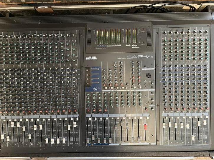 Zeer uitgebreid professioneel analoog mengpaneel, Muziek en Instrumenten, Mengpanelen, Gebruikt, 20 kanalen of meer, Microfooningang
