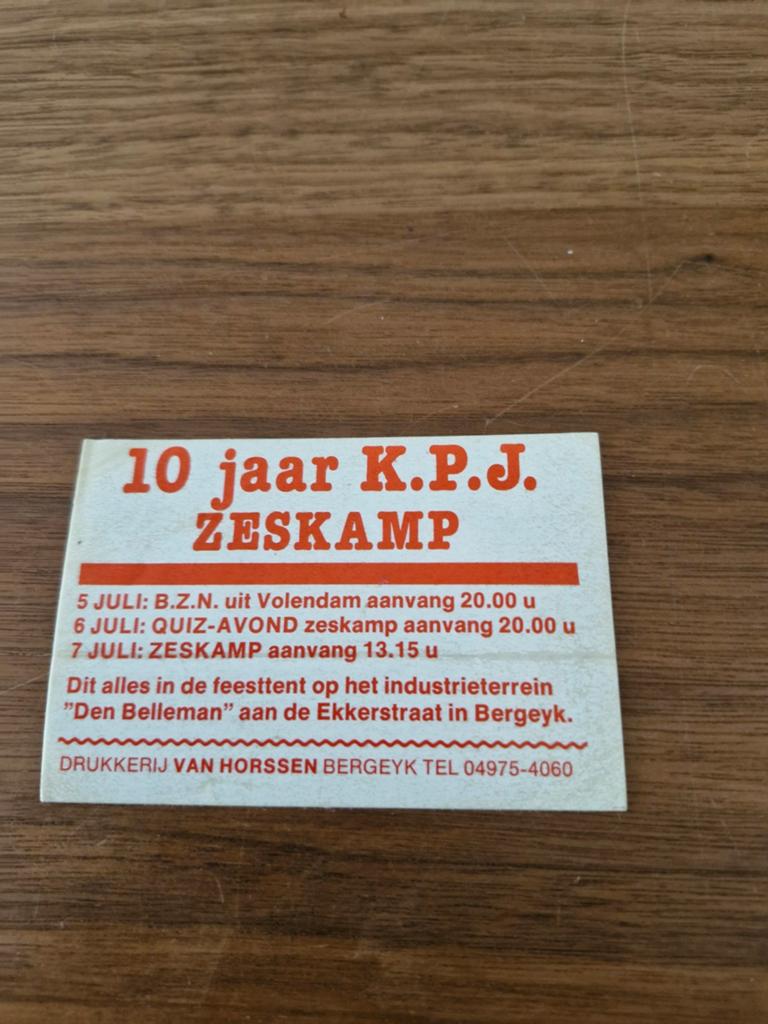8047 Vintage Sticker: 10 jaar K.P.J. Zeskamp Bergeyk, Ophalen of Verzenden