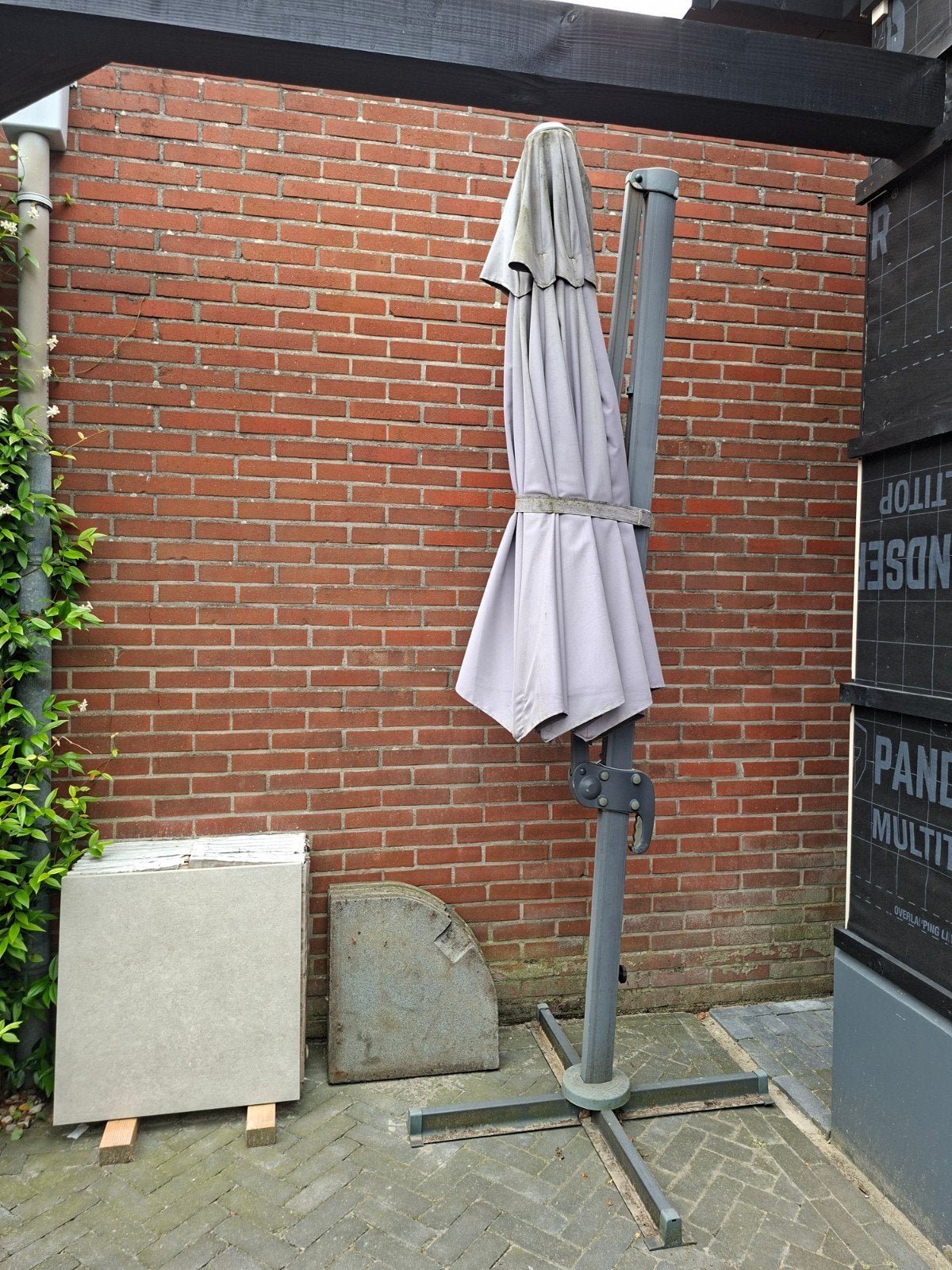 Zweefparasol met voet (4 betonelementen) - Ø 2.8m, Tuin en Terras, Parasols, Ophalen, Gebruikt, 2 tot 3 meter, Zweefparasol