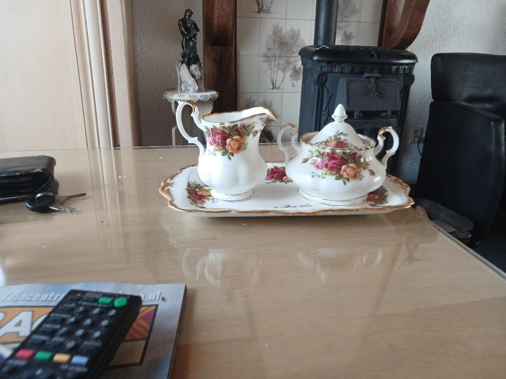 ROYAL ALBERT, Ophalen