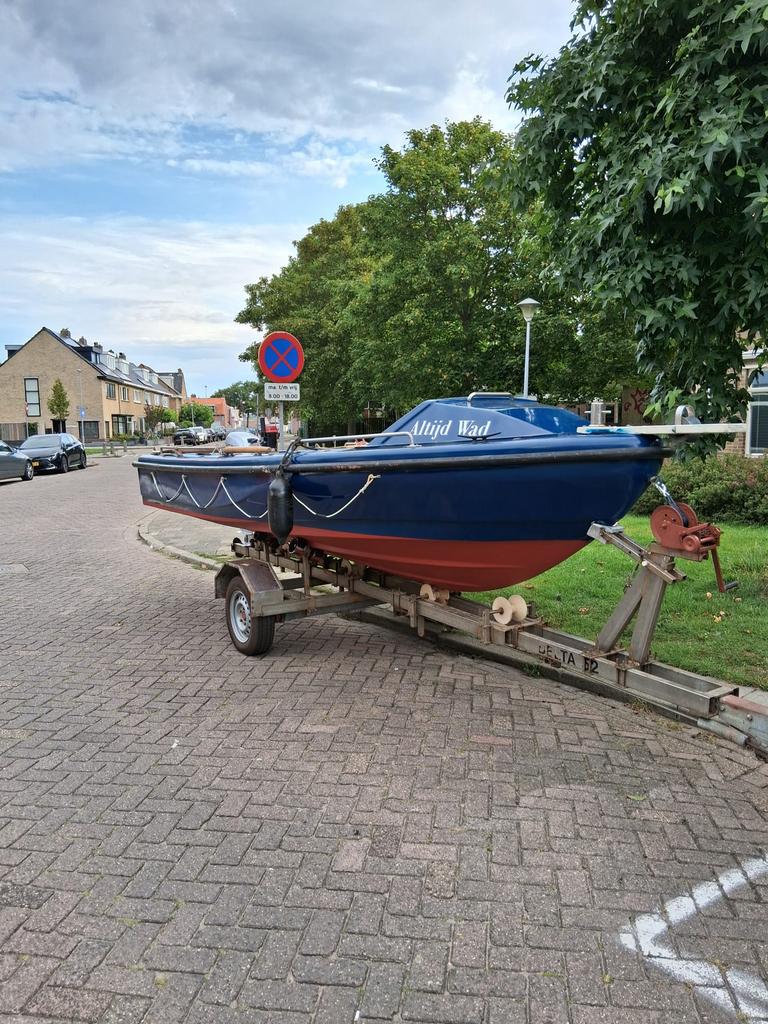 Resque visboot zelflozend, Watersport en Boten, Motorboten en Motorjachten, Zo goed als nieuw, Ophalen