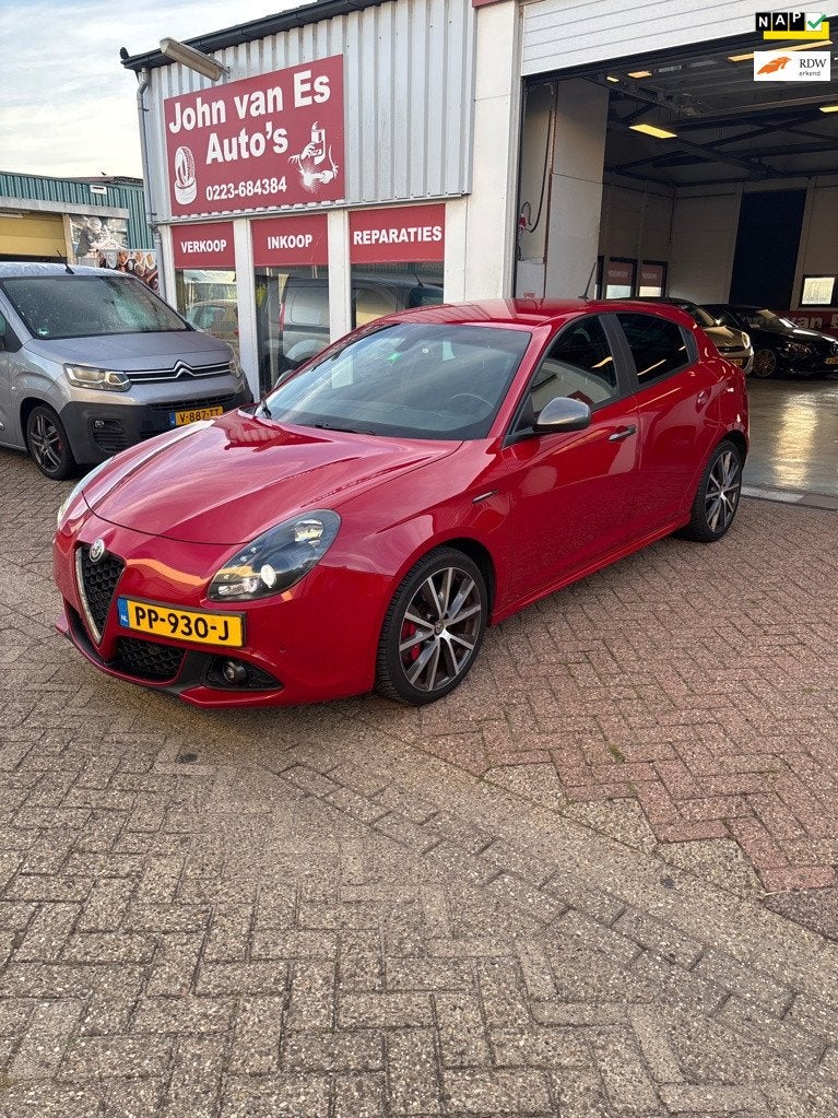 Alfa Romeo Giulietta 1.4 Turbo MultiAir Super, Auto's, Euro 6, 4 cilinders, Origineel Nederlands, Bedrijf