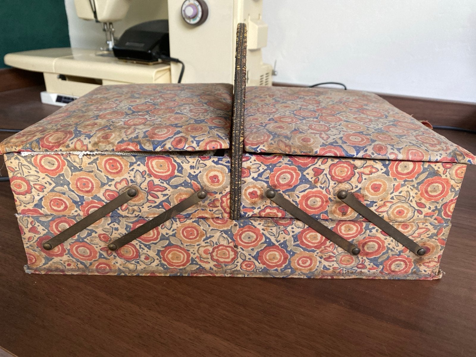 Vintage Naaidoos met Bloemenprint - Handig en Decoratief, Ophalen of Verzenden, Gebruikt, Overige typen