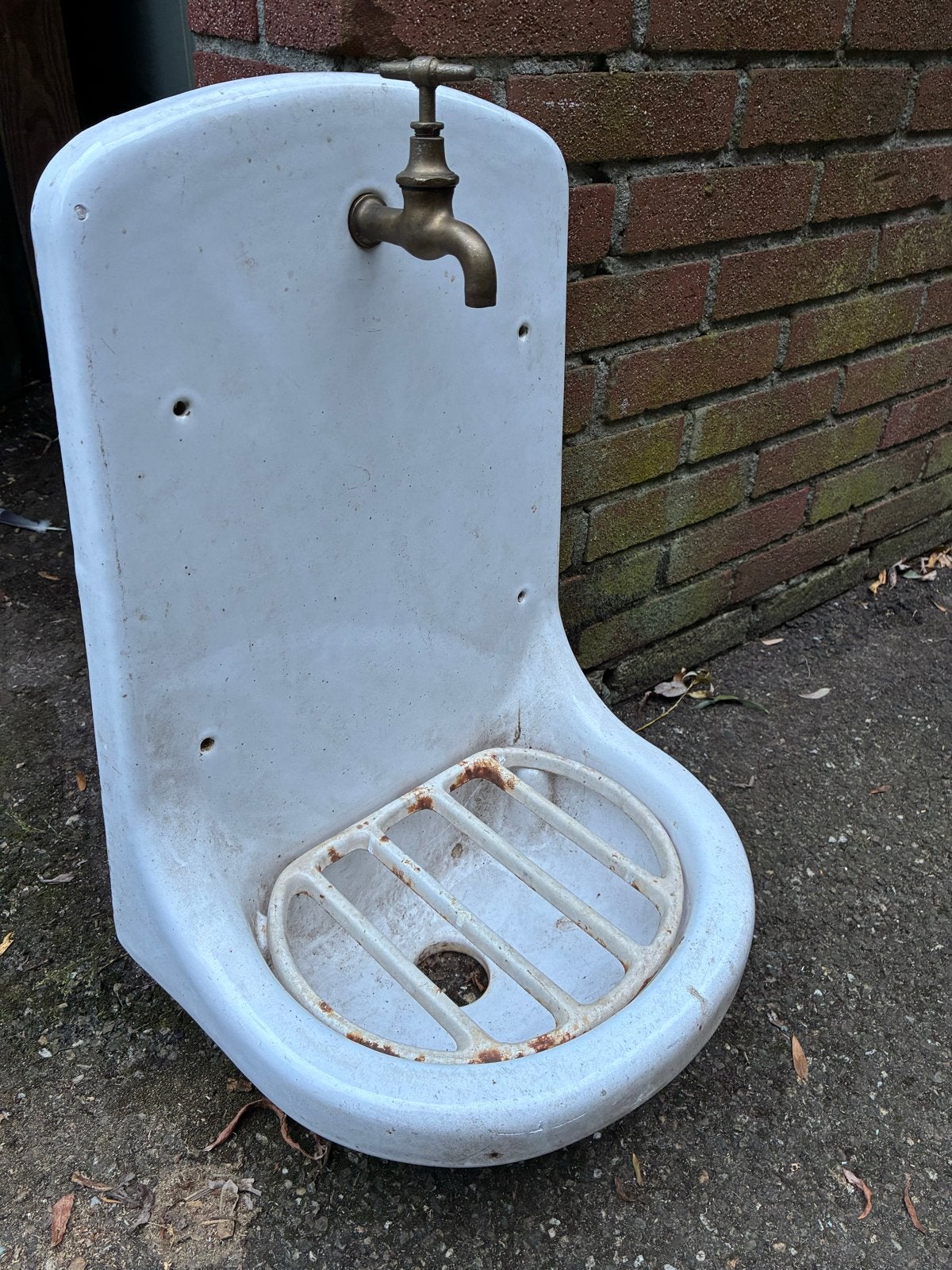 Antieke wasbak met kraan, Ophalen, Gebruikt, Koper, Wastafel