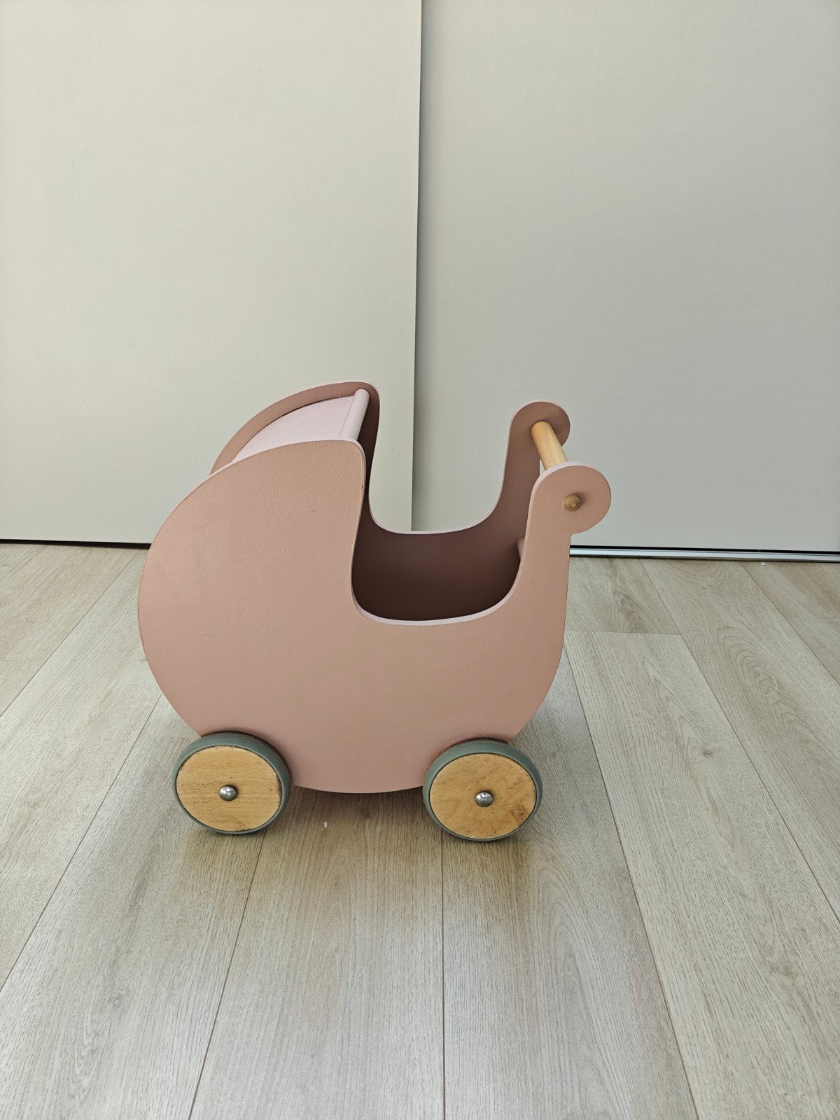 Houten poppenwagen roze, Ophalen, Gebruikt, Overige typen