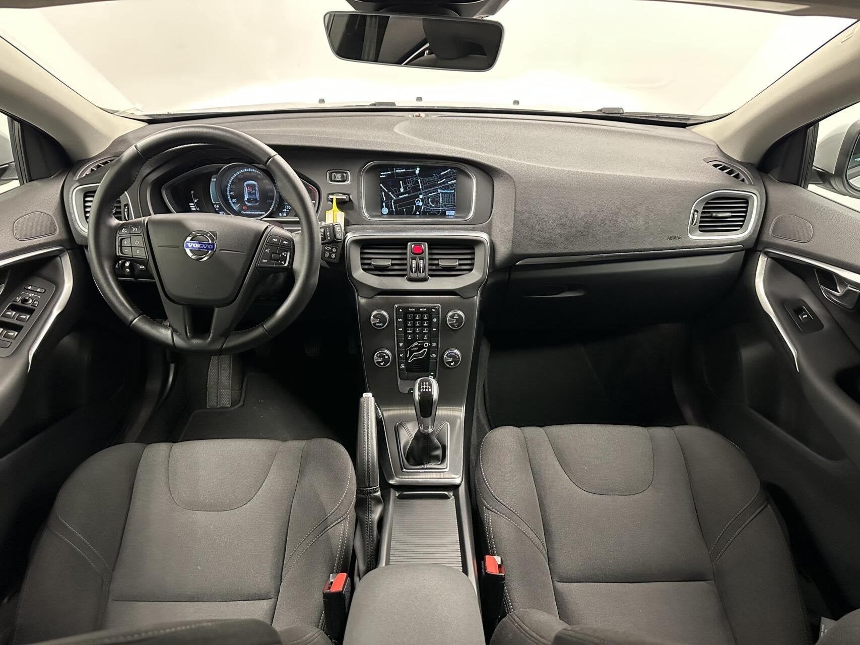 Volvo V40 2.0 T2 Summum NAVI LM CRUISE STOELVERWARMING 10800, Auto's, Voorwielaandrijving, Stof, 4 cilinders, 122 pk