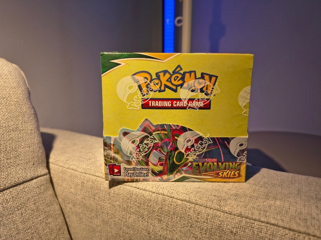 Evolving Skies Booster Box - MINT condition, Ophalen of Verzenden, Nieuw, Boosterbox