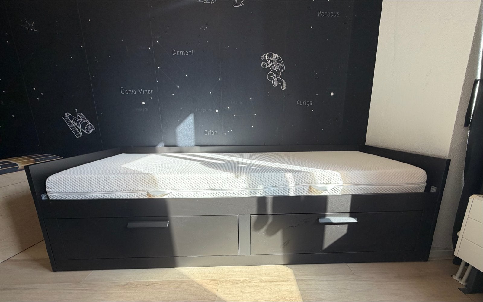 IKEA Brimnes bedbank 90x200 met matras en 2 lades, Huis en Inrichting, Ophalen, Gebruikt, 90 cm, Eenpersoons