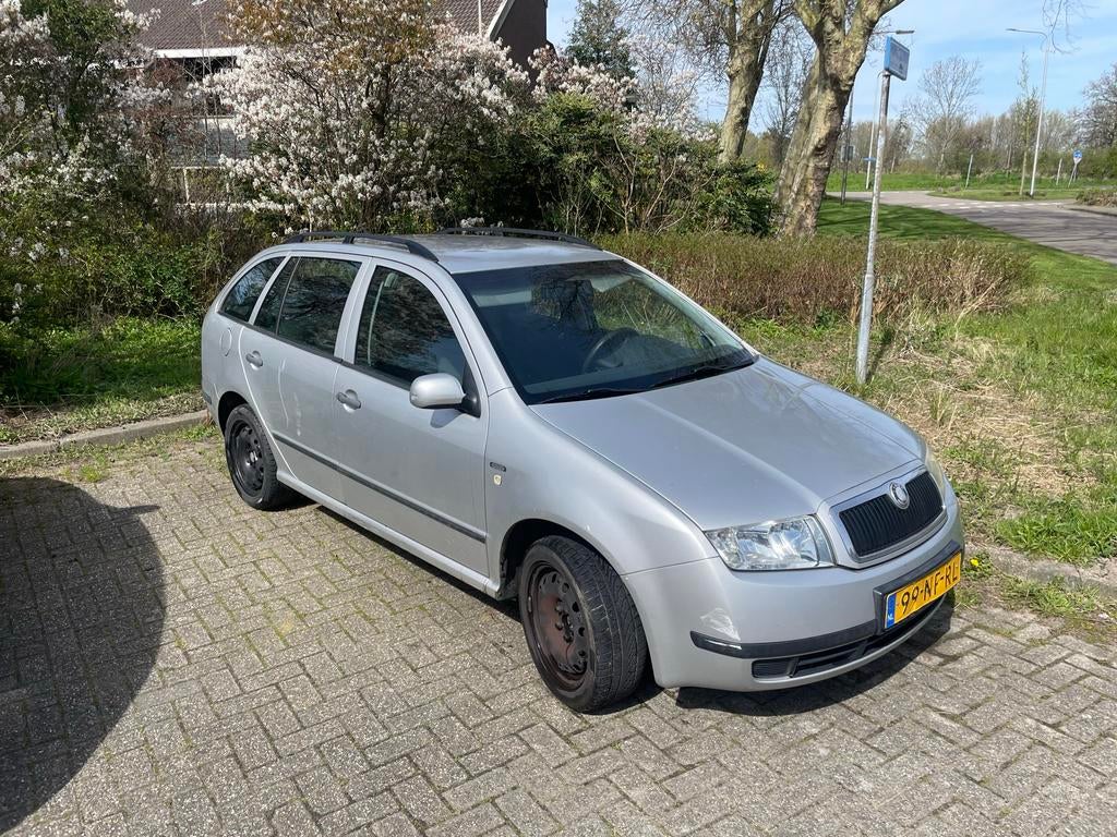 Skoda Fabia 1.4 Combi 55KW 2003 Grijs, Auto's, Voorwielaandrijving, 74 pk, Zwart, 4 cilinders
