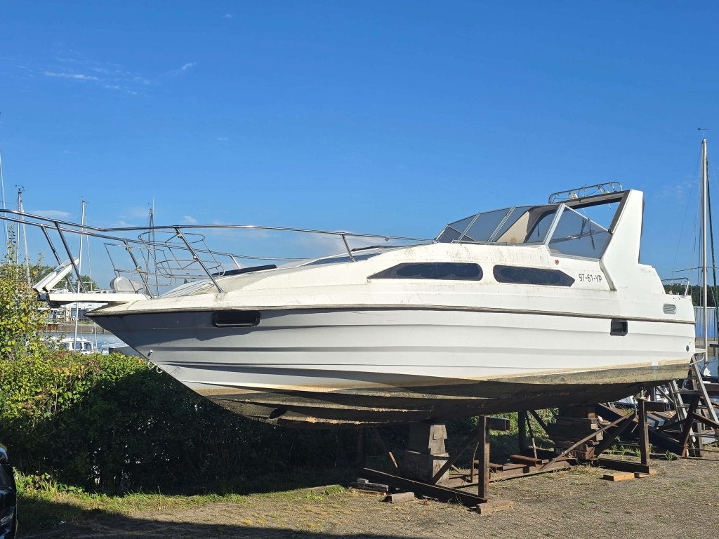 Foto 3 van Bayliner 9 meter opknapper 5.7L Bravo III duoprop €3500.-