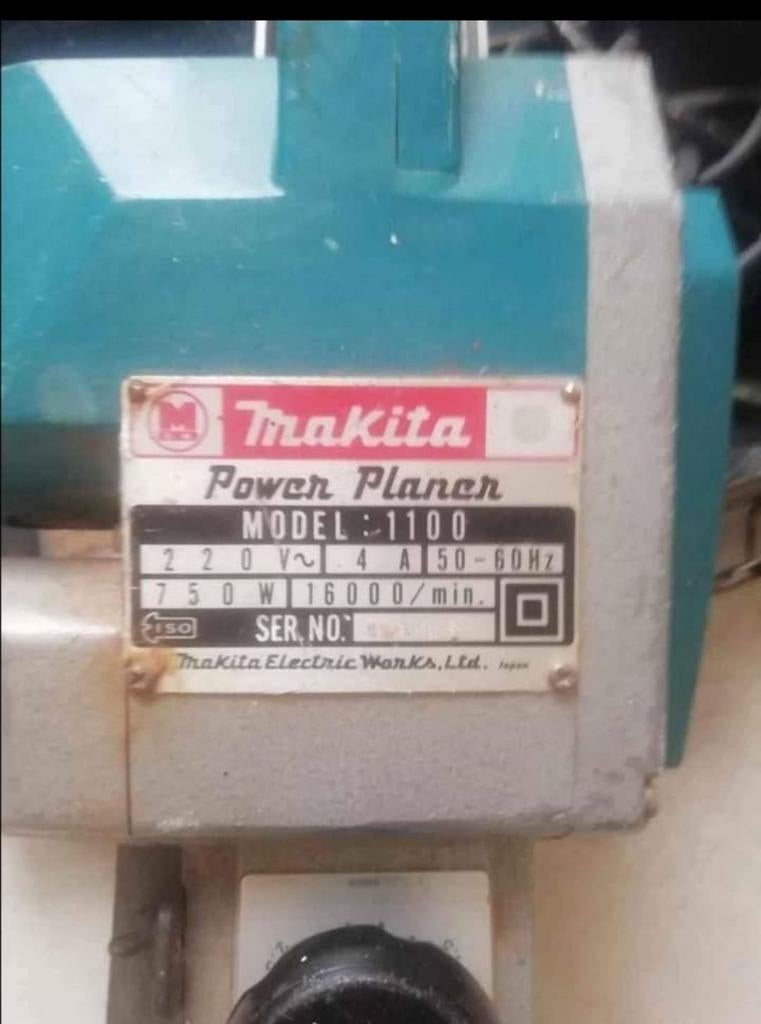 Makita met resever bijtels, Ophalen, 1000 watt of meer, Haakse handslijpmachine