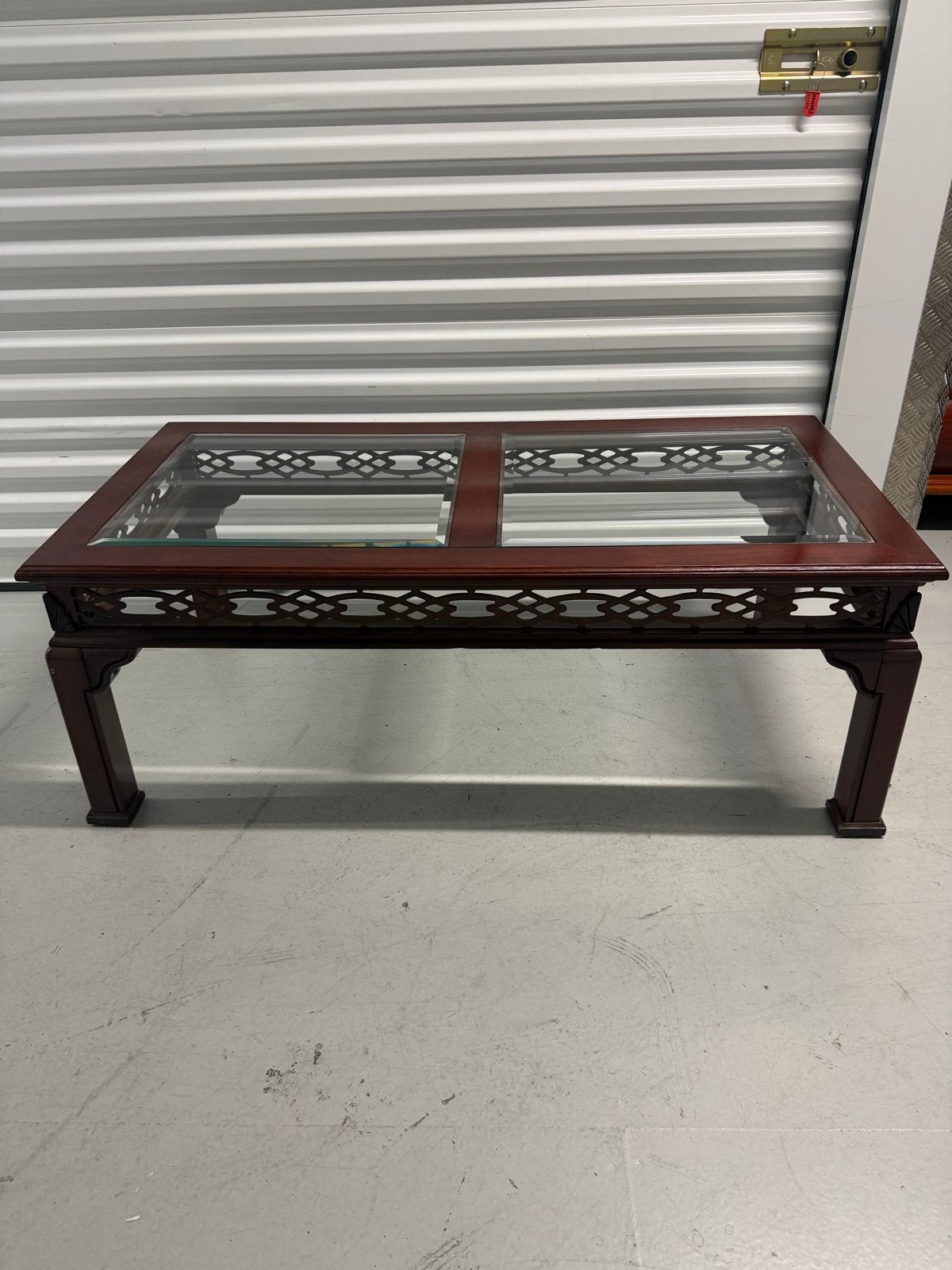 Antieke salontafel met gesneden glas, Ophalen