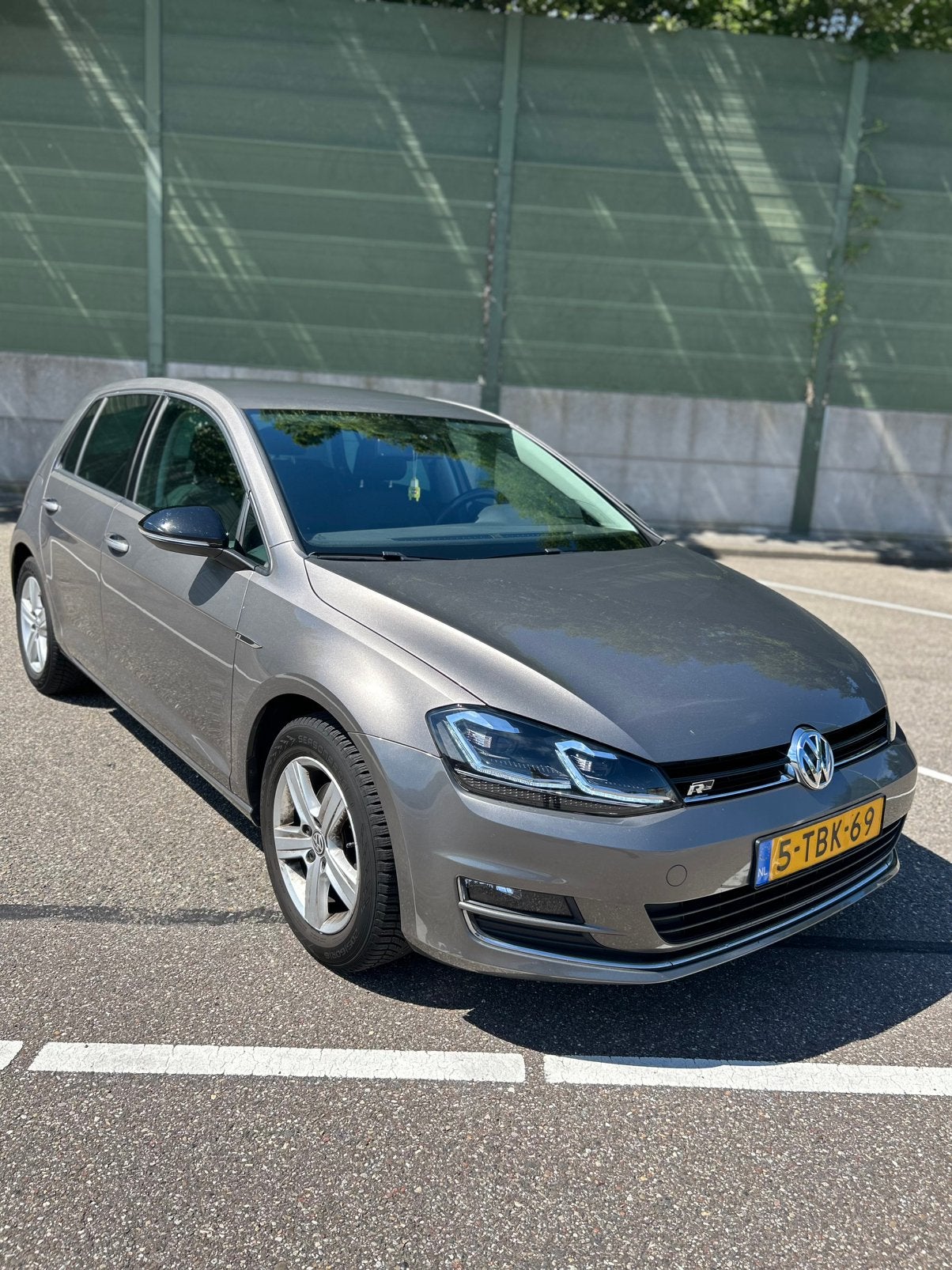 NAP Volkswagen Golf 1.2 TSI 77KW 5D DSG 2014 Grijs, Auto's, Zwart, Origineel Nederlands, 1151 kg, Zilver of Grijs