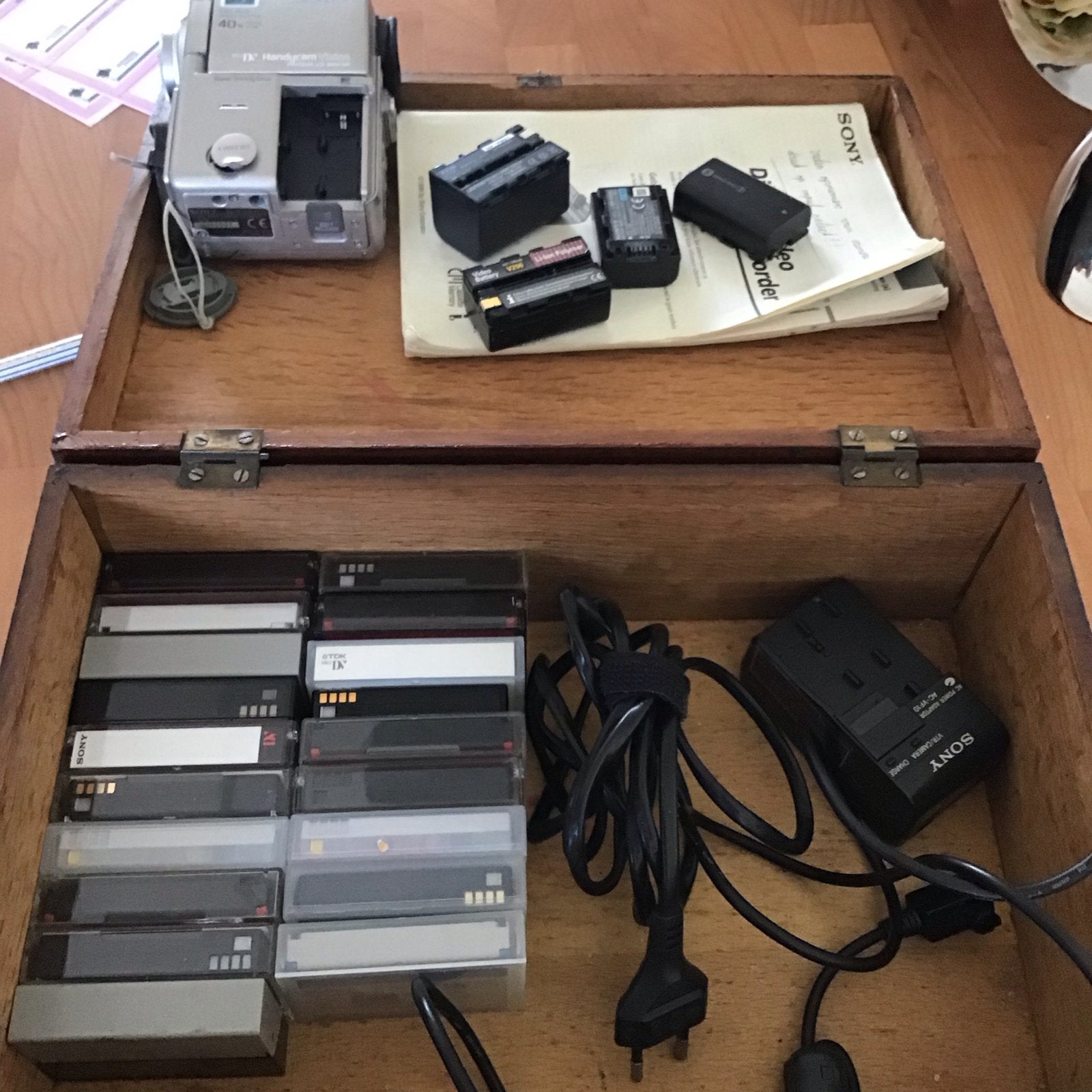Sony DCR-PC1E Mini DV Camcorder met accessoires en tapes, Mini dv, Gebruikt, Sony, Camera