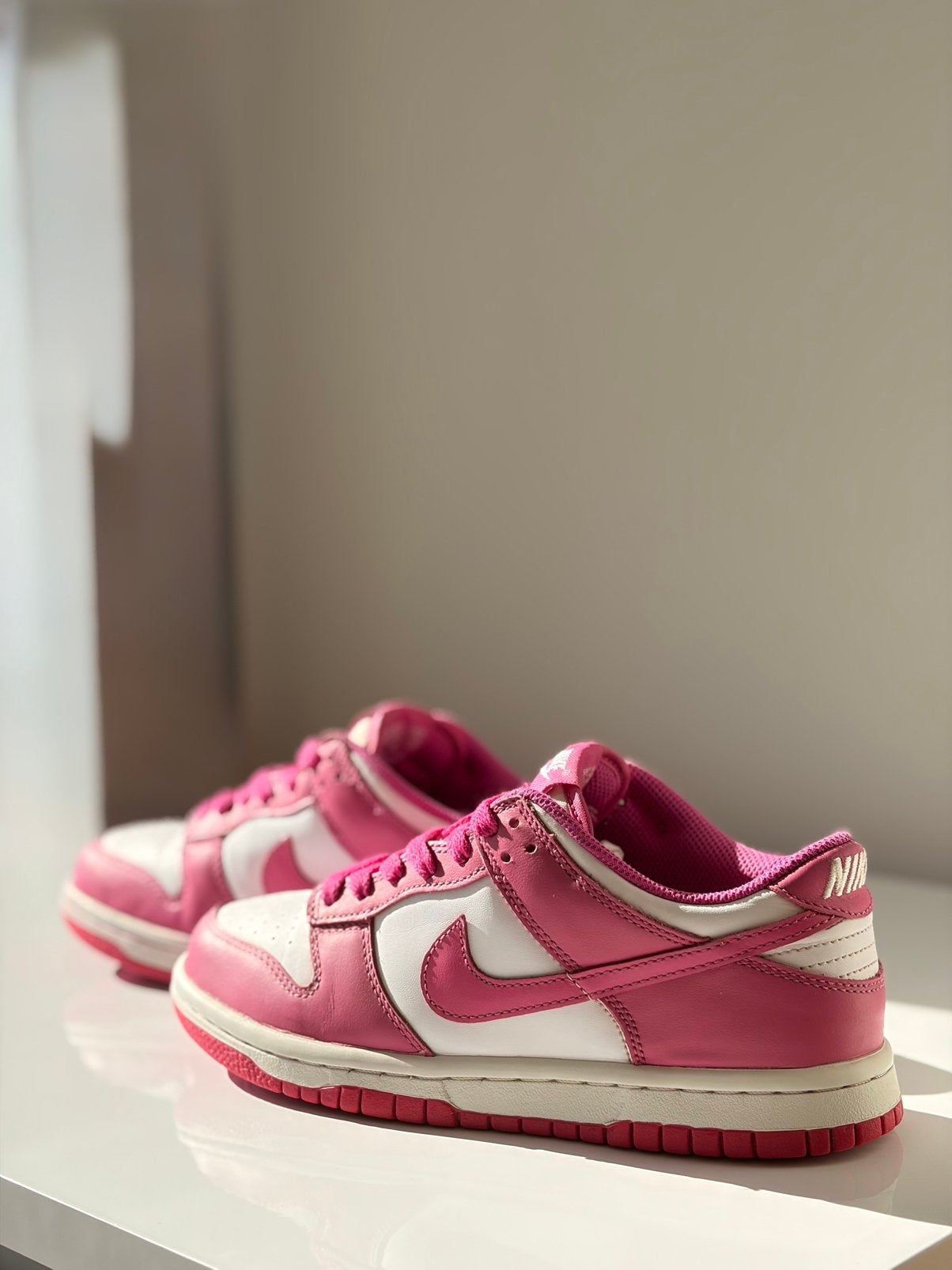 Nike Dunk Low Active Fuchsia (GS) – maat 36.5 – roze/wit, Ophalen of Verzenden, Roze, Sneakers of Gympen, Zo goed als nieuw