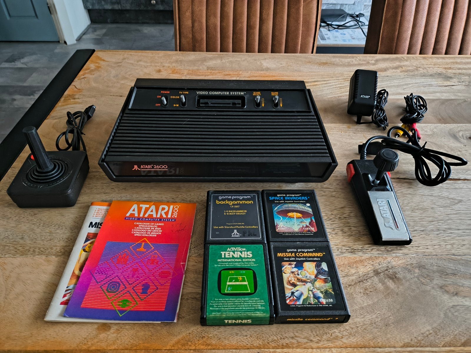 Atari 2600 Darth Vader met AVmod en 4 Games, Spelcomputers en Games, Spelcomputers | Atari, Met games, Met 2 controllers, Refurbished