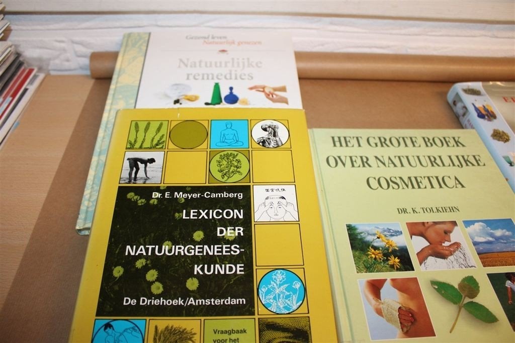 Partij 22 Boeken Natuurgeneeskunde — Kruiden & Remedies, Ophalen of Verzenden, Gelezen, Overige onderwerpen, Achtergrond en Informatie