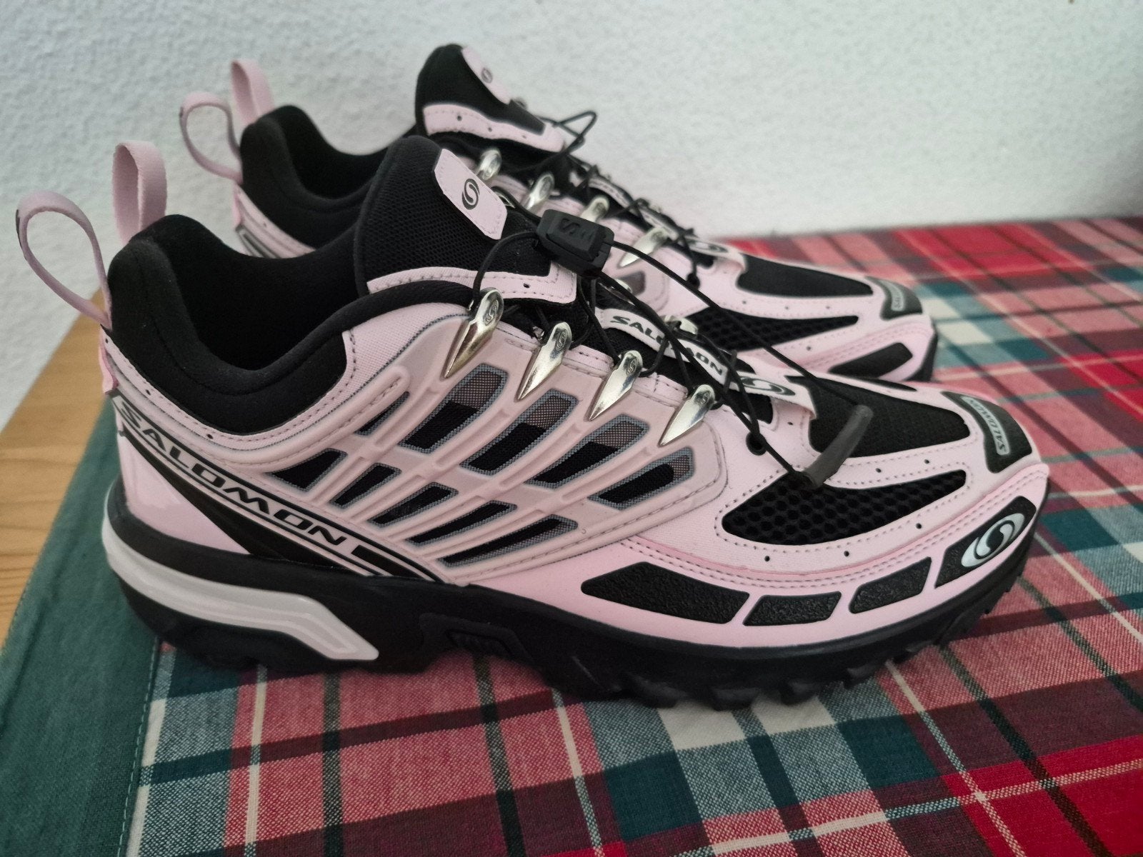 Nieuwe Salomon ACS PRO sneakers  Black/Icy Pink/Black  maat, Salomon, Zwart, Nieuw, Ophalen of Verzenden