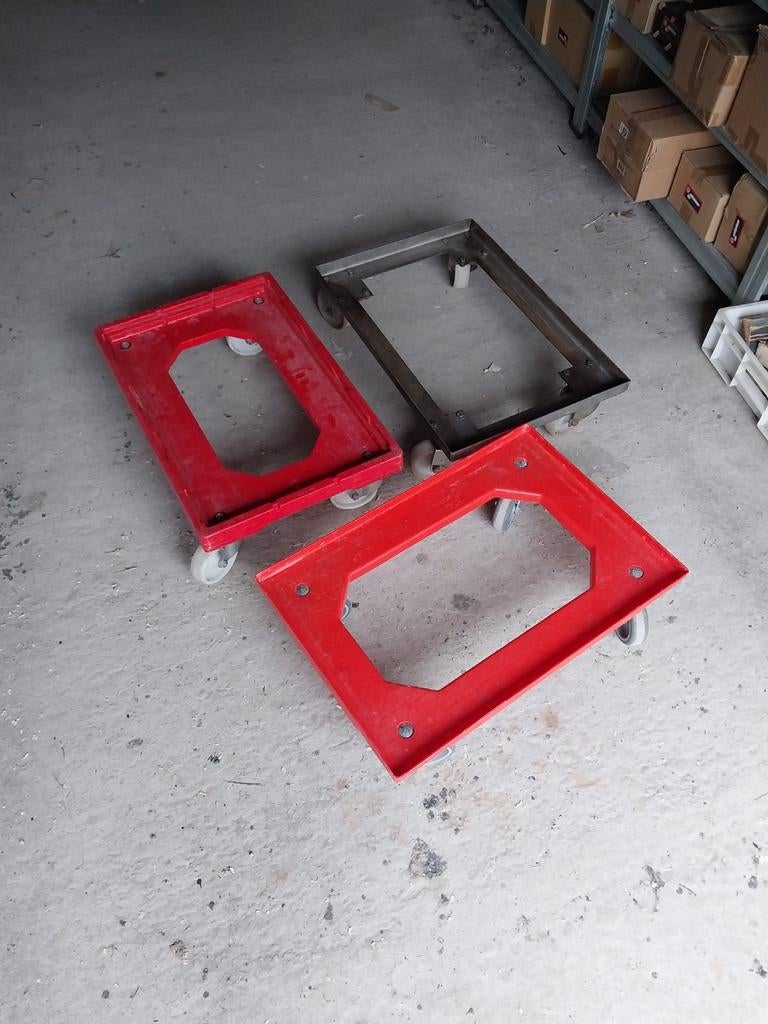Diverse kratten trolleys 15 euro per stuk  gebruikt, 100 cm of meer, 60 cm of meer, Minder dan 35 cm, Ophalen of Verzenden