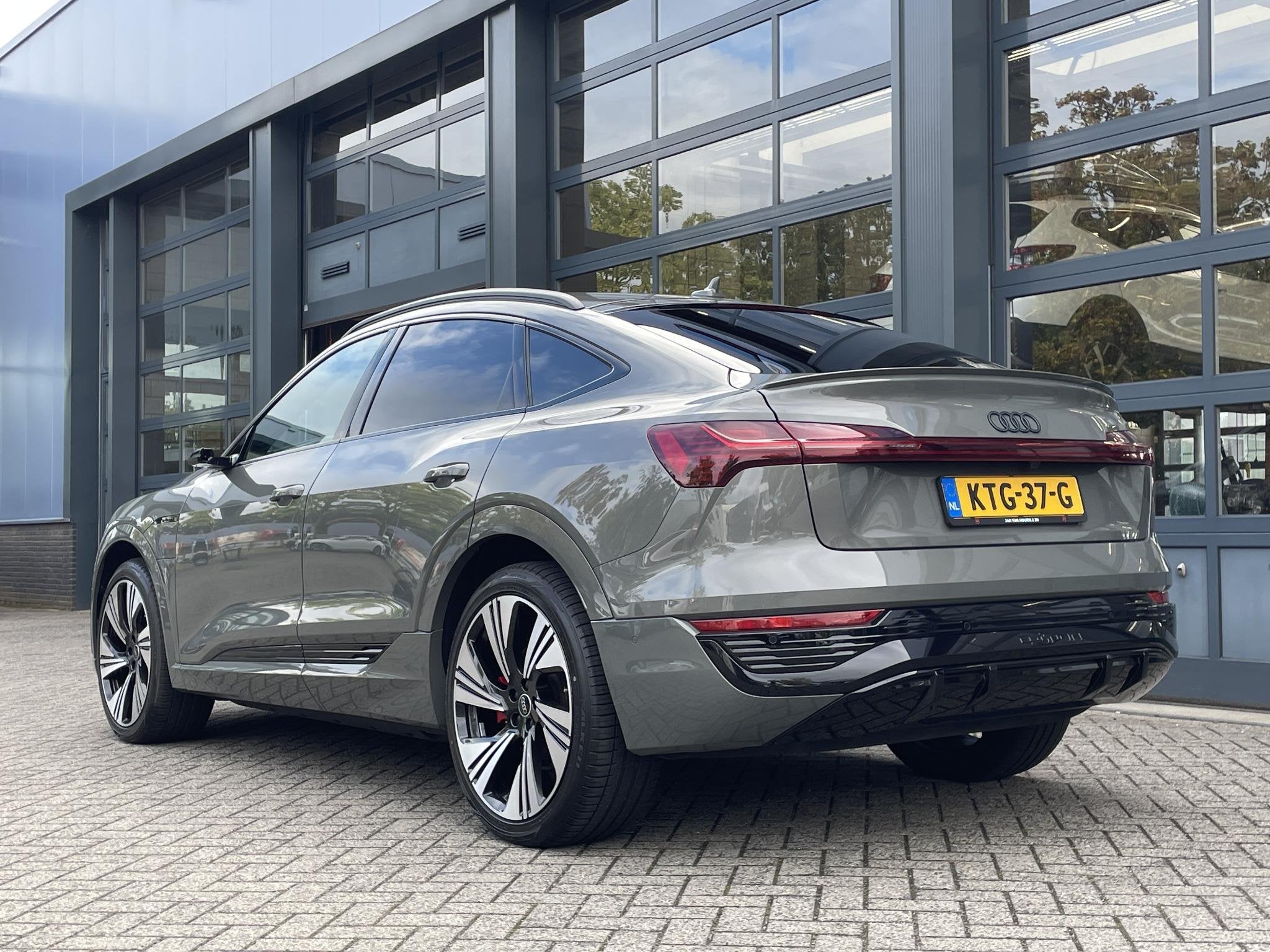 Audi Q8 Sportback e-tron 55 quattro Edition 115 kWh | Panora, Auto's, Automaat, Stof, Huisgarantie, Met garantie (alle)