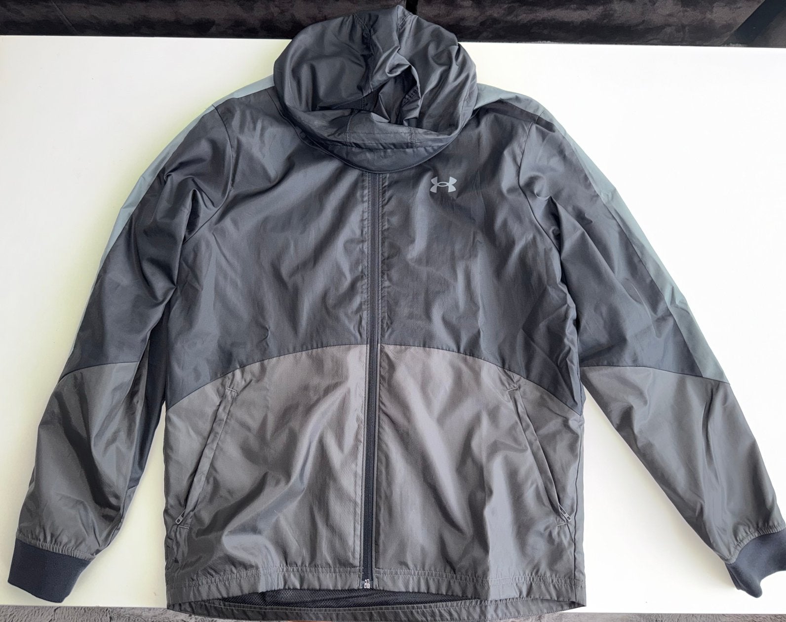 Under Armour jas, ongedragen maat M, Ophalen of Verzenden, Zo goed als nieuw, Maat 48/50 (M), Zwart