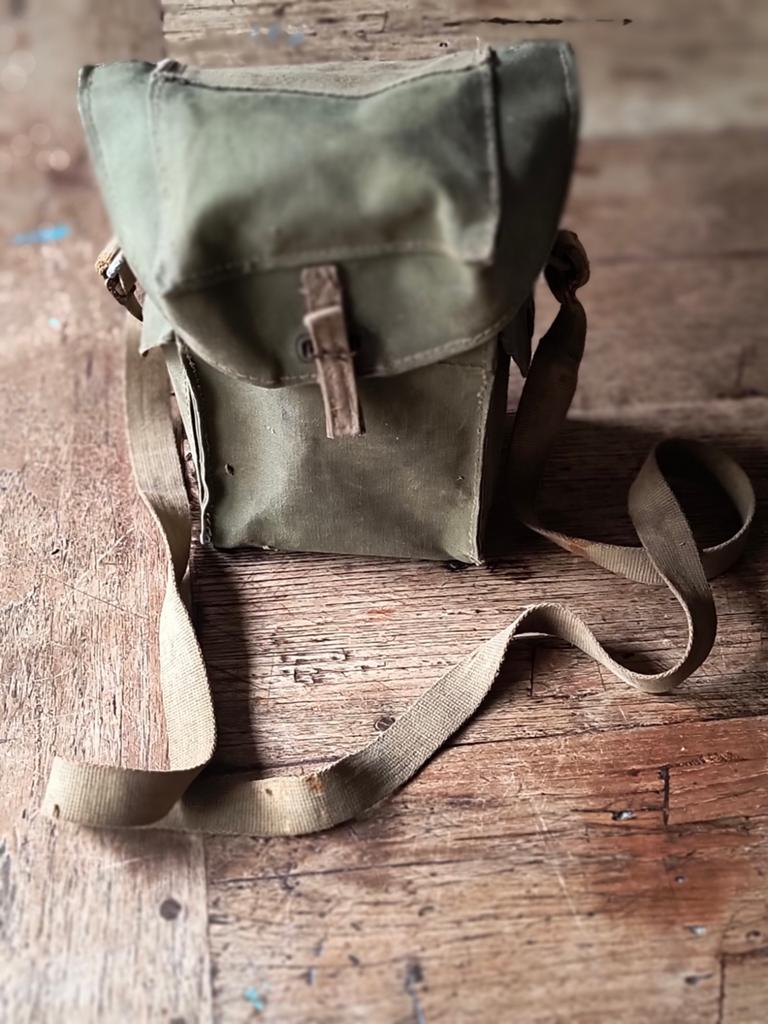 WII Engelse gasmasker tas met soldaat naam, Ophalen of Verzenden, Landmacht, Engeland, Overige typen