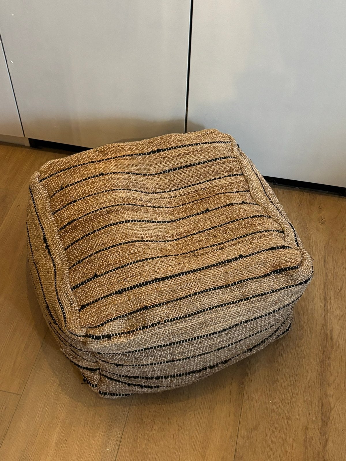 Stijlvolle Poef van Jute met Zwarte Strepen, Huis en Inrichting, Banken | Voetenbanken en Poefen, Ophalen, Overige materialen