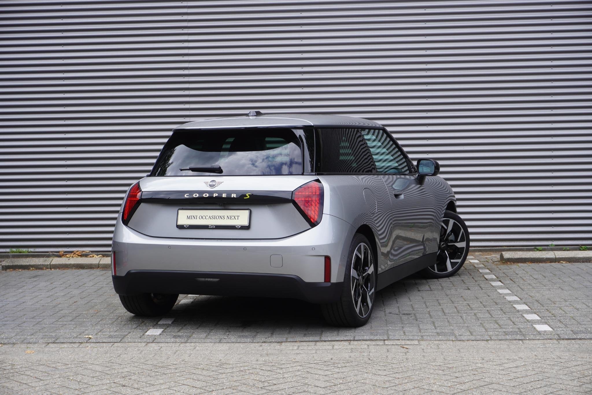 MINI 3-deurs Cooper SE | Classic Uitvoering | Glazen panoram, Auto's, Mini, Gebruikt, Zwart, 4 stoelen, Leder en Stof