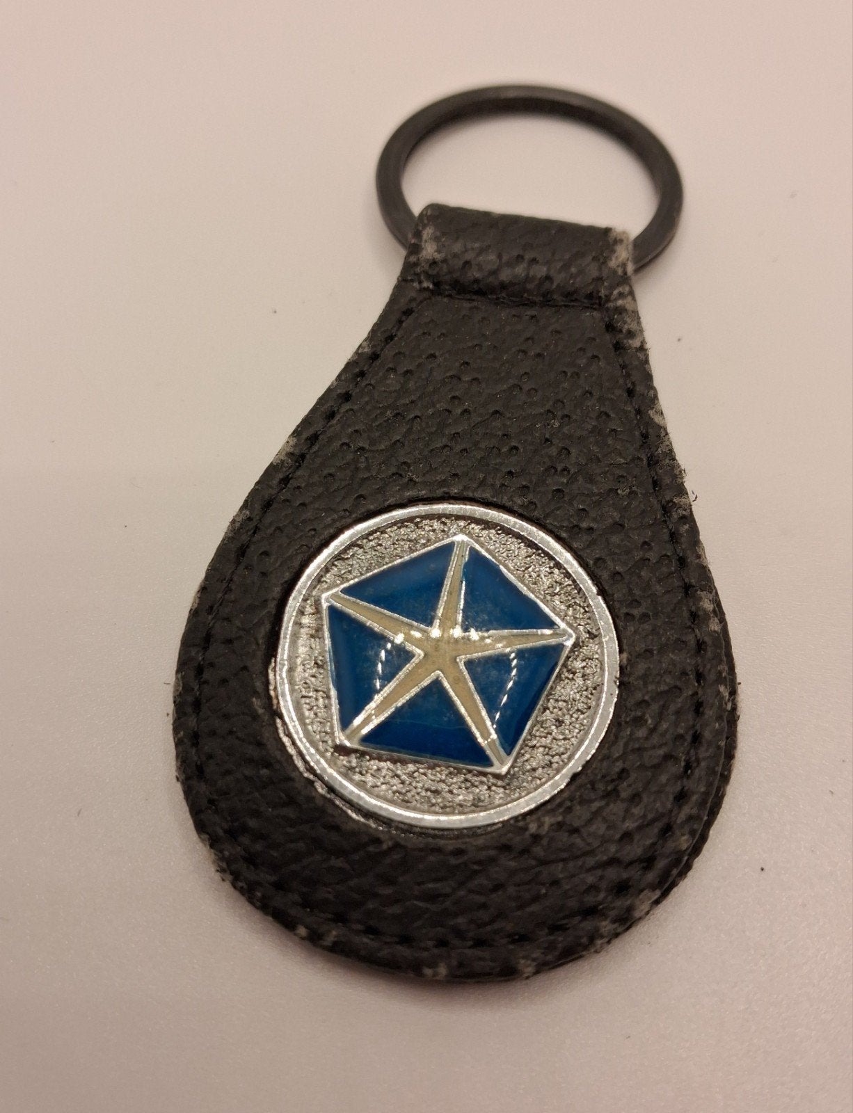 Vintage Chrysler sleutelhanger - Leuk voor oldtimer, Ophalen of Verzenden, Gebruikt