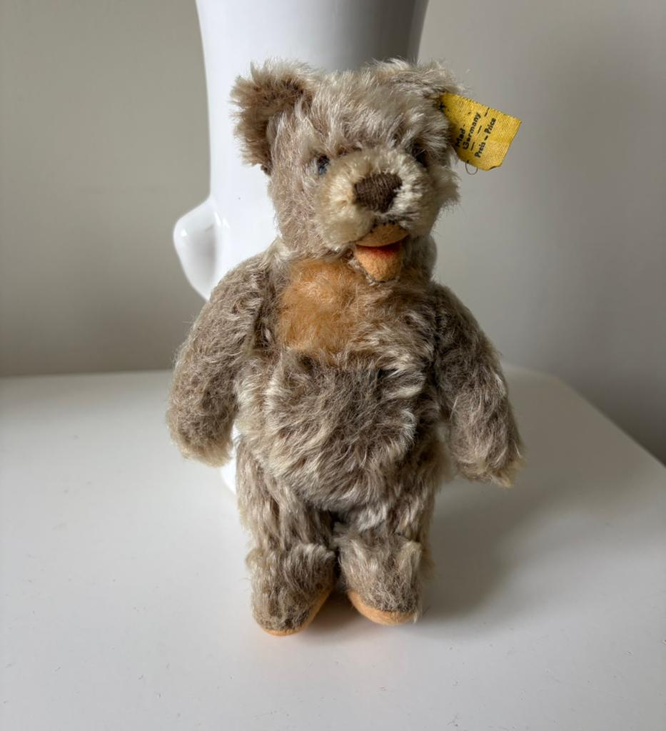 Steiff beertje, met knop in oor en buikspreker. 1950, Verzamelen, Beren en Cherished Teddies, Ophalen of Verzenden, Gebruikt, Stoffen beer