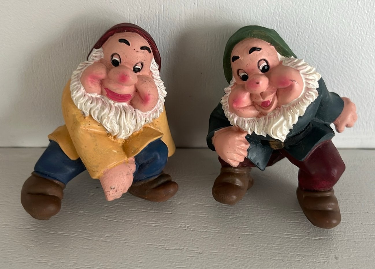2 stenen mini kabouters voor aan een bloempot, Gebruikt, Rond, Ophalen of Verzenden, Aardewerk