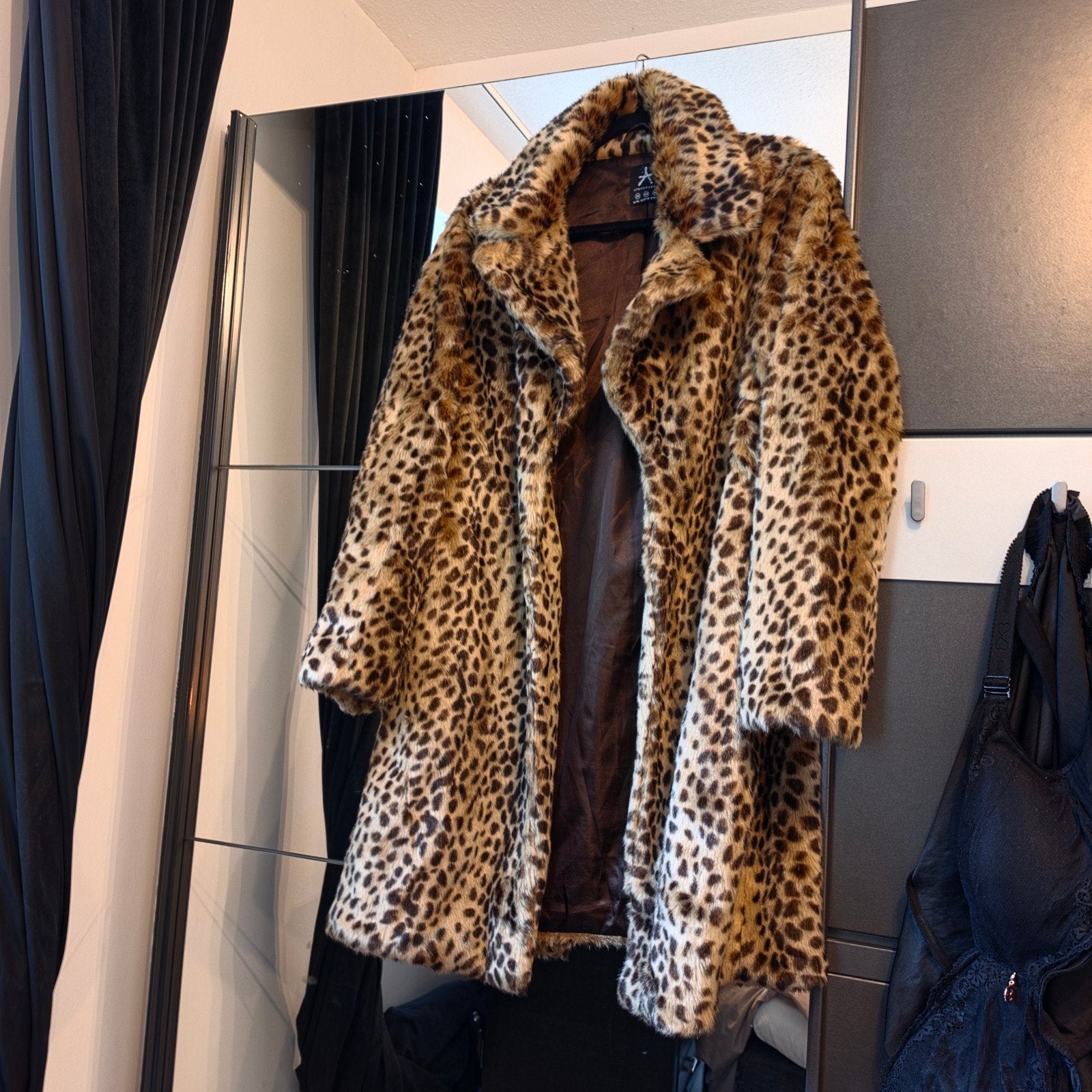 Leopard winter jas (nep bont!), Ophalen, Maat 46/48 (XL) of groter, Zo goed als nieuw, Meerkleurig