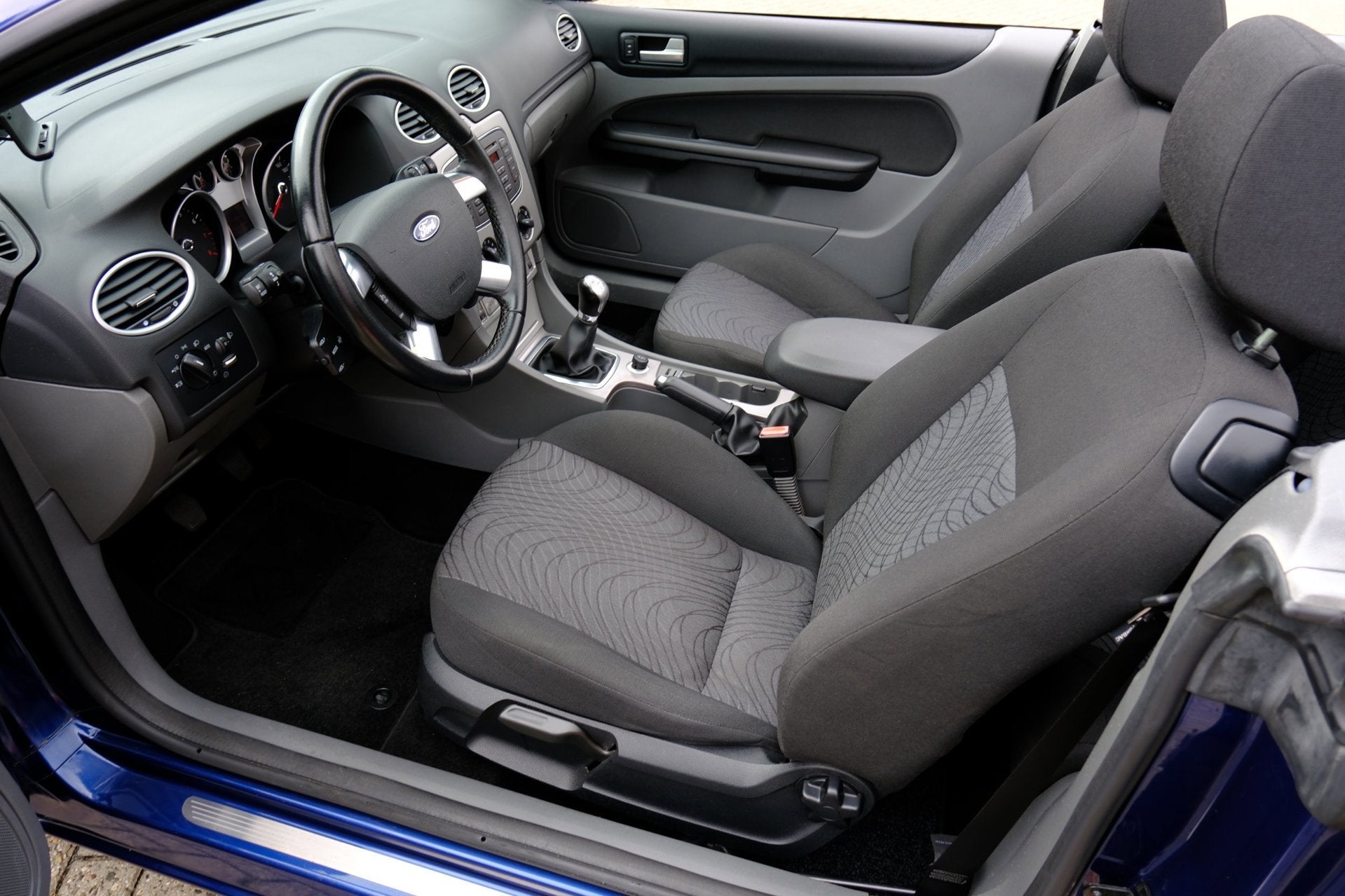 Ford Focus Coupé-Cabriolet 1.6 Cool & Sound Airco|Stoelverw, Auto's, Gebruikt, 4 cilinders, Cabriolet, Handgeschakeld