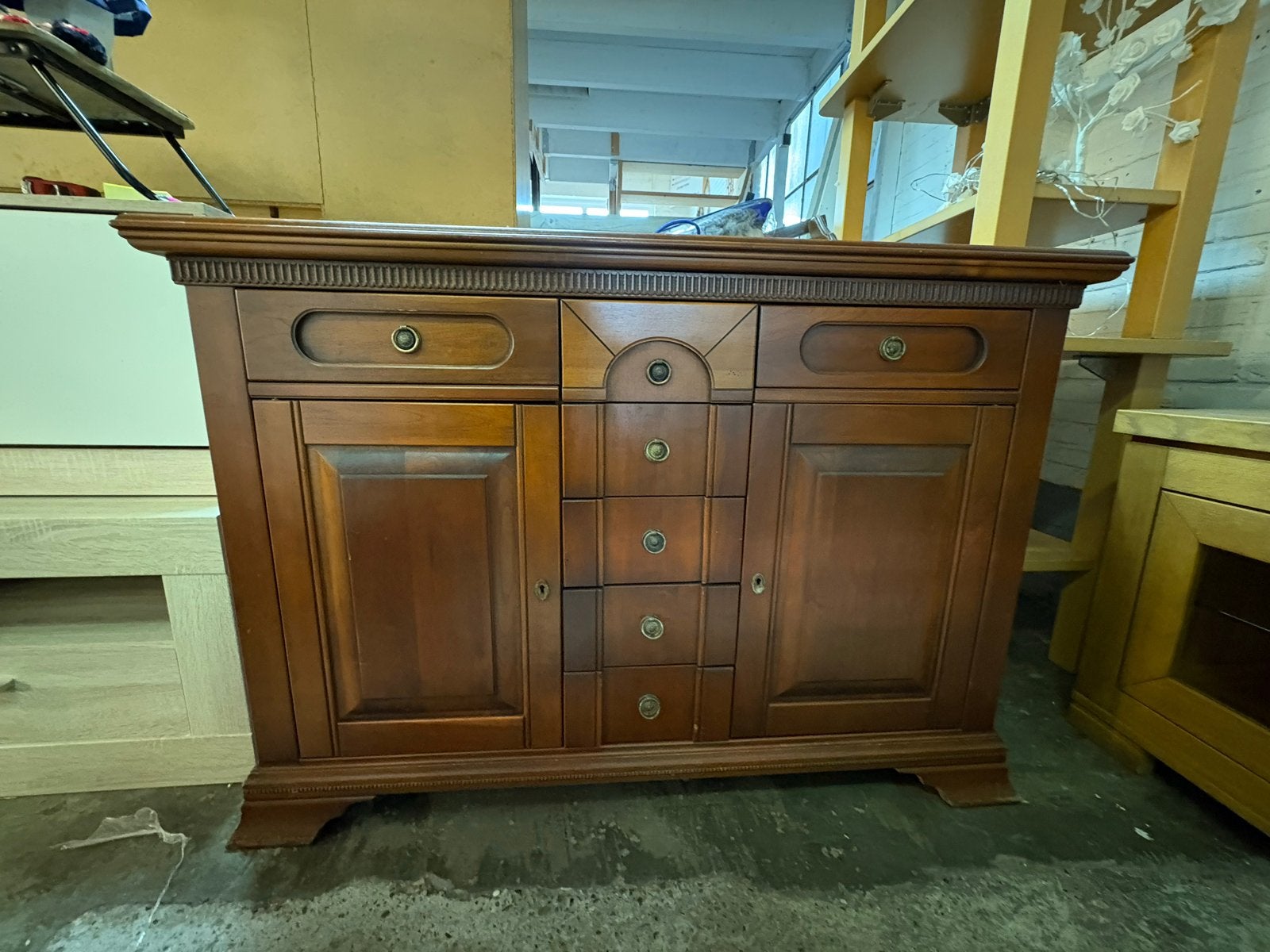 Klassiek houten dressoir met lades en deuren, Huis en Inrichting, Ophalen, Gebruikt, 150 tot 200 cm, Met lade(s)