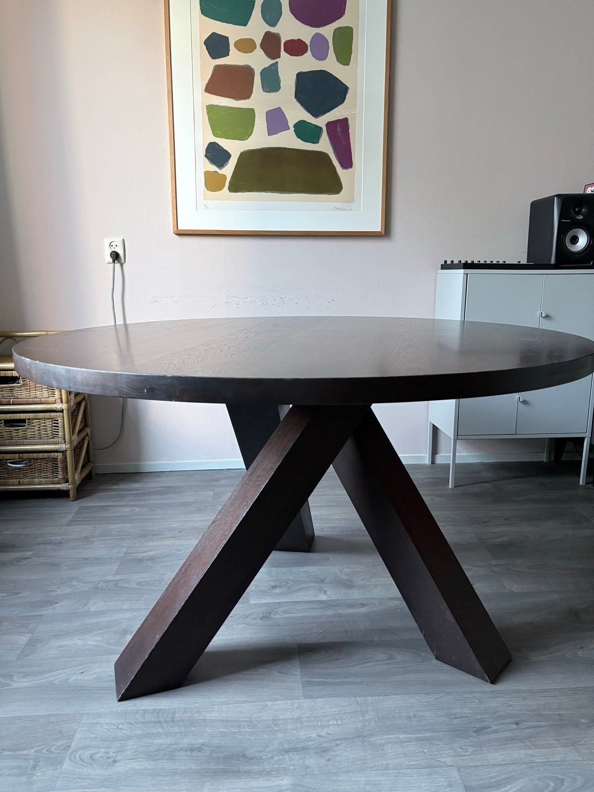 Donkerbruine massief eikenhouten ronde tafel (Ø 130 cm), Huis en Inrichting, Tafels | Eettafels, Ophalen, Gebruikt, 100 tot 150 cm
