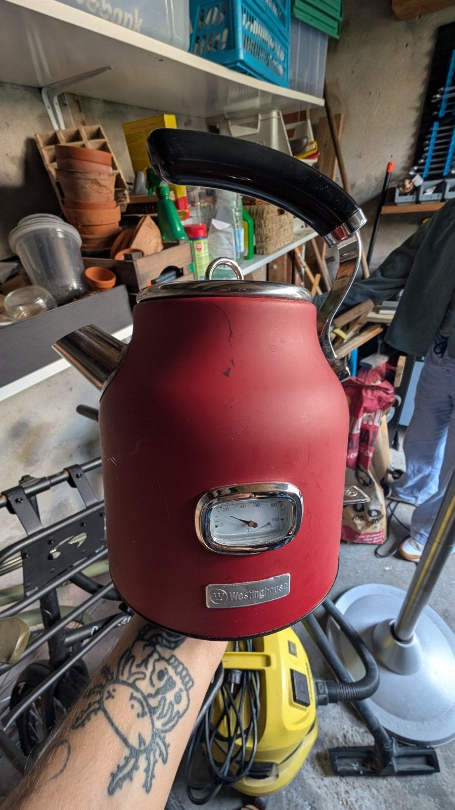Westinghouse Waterkoker Rood met Temperatuurmeter, 1 tot 2 liter, Ophalen, Gebruikt, Rvs