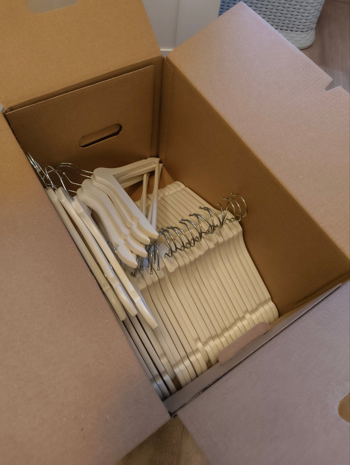 IKEA BUMERANG kledinghangers - wit - 32 st., Ophalen, Hout, Kinderen
