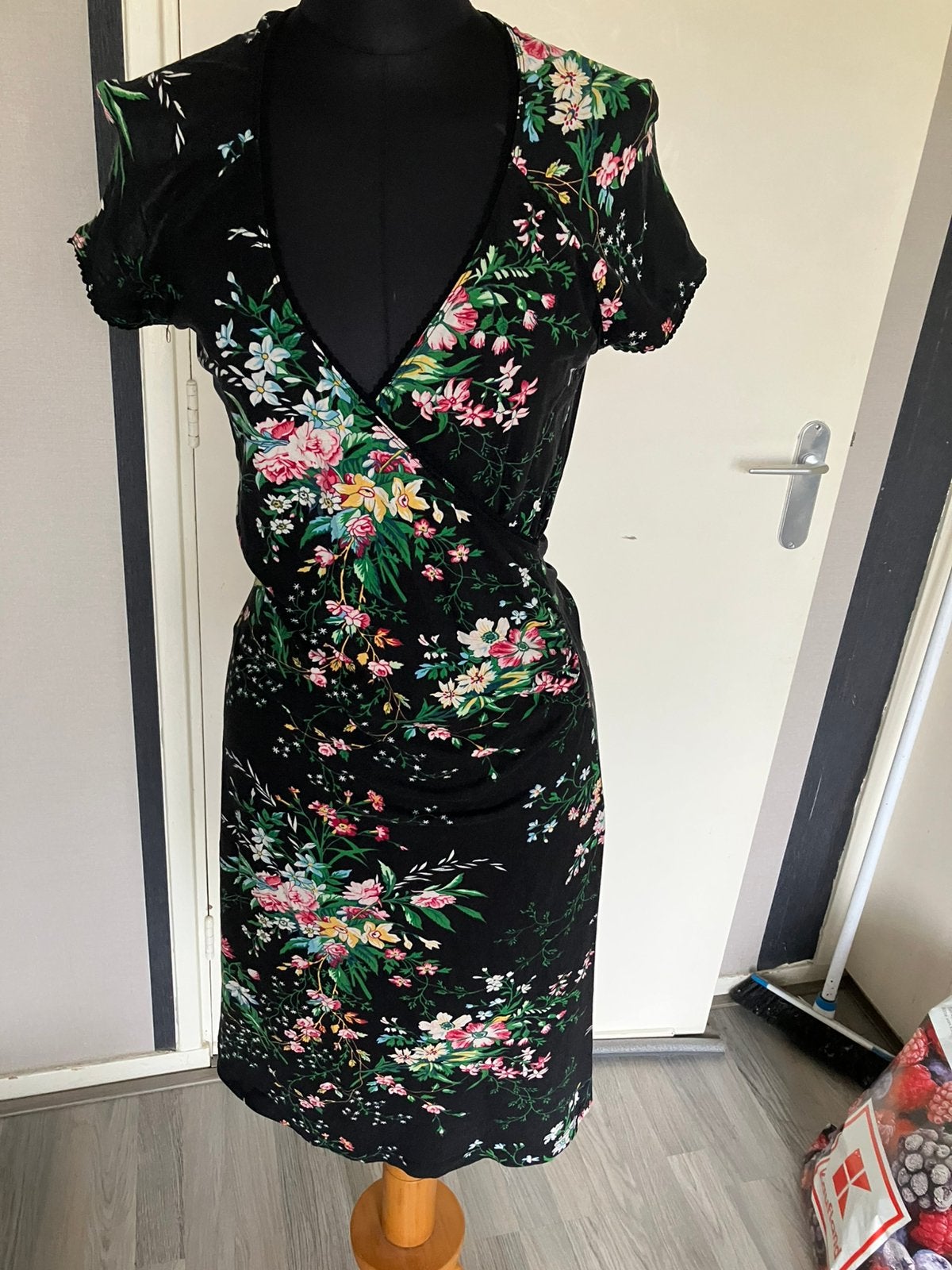Prachtig merk jurkje can King Loui maat S super koopje, Kleding | Dames, Jurken, Ophalen of Verzenden, Zo goed als nieuw, Maat 38/40 (M)