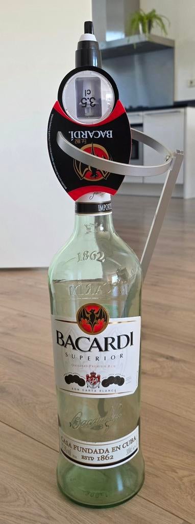 Bacardi fles non-drip dispenser voor aan de muur, Vintage, Gebruikt, Meerkleurig, Ophalen of Verzenden