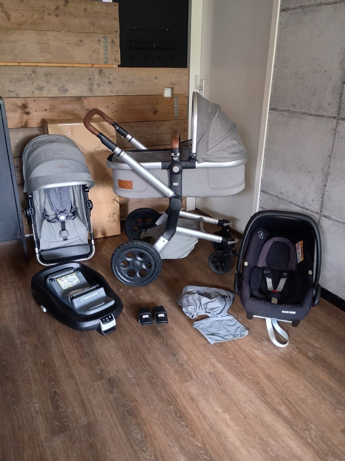 Complete Joolz Day Studio Graphite + Familyfix & maxi cosi, Ophalen, Combiwagen, Overige merken, Met autostoeltje