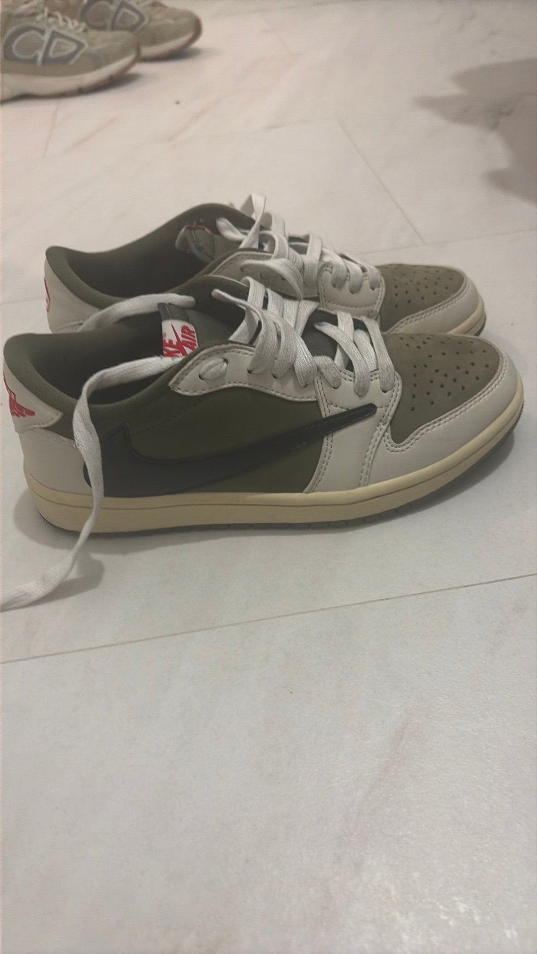Travis scott x Air Jordan 1 Low - Olive/White maat 38, Kinderen en Baby's, Ophalen, Gebruikt, Jongen of Meisje, Schoenen