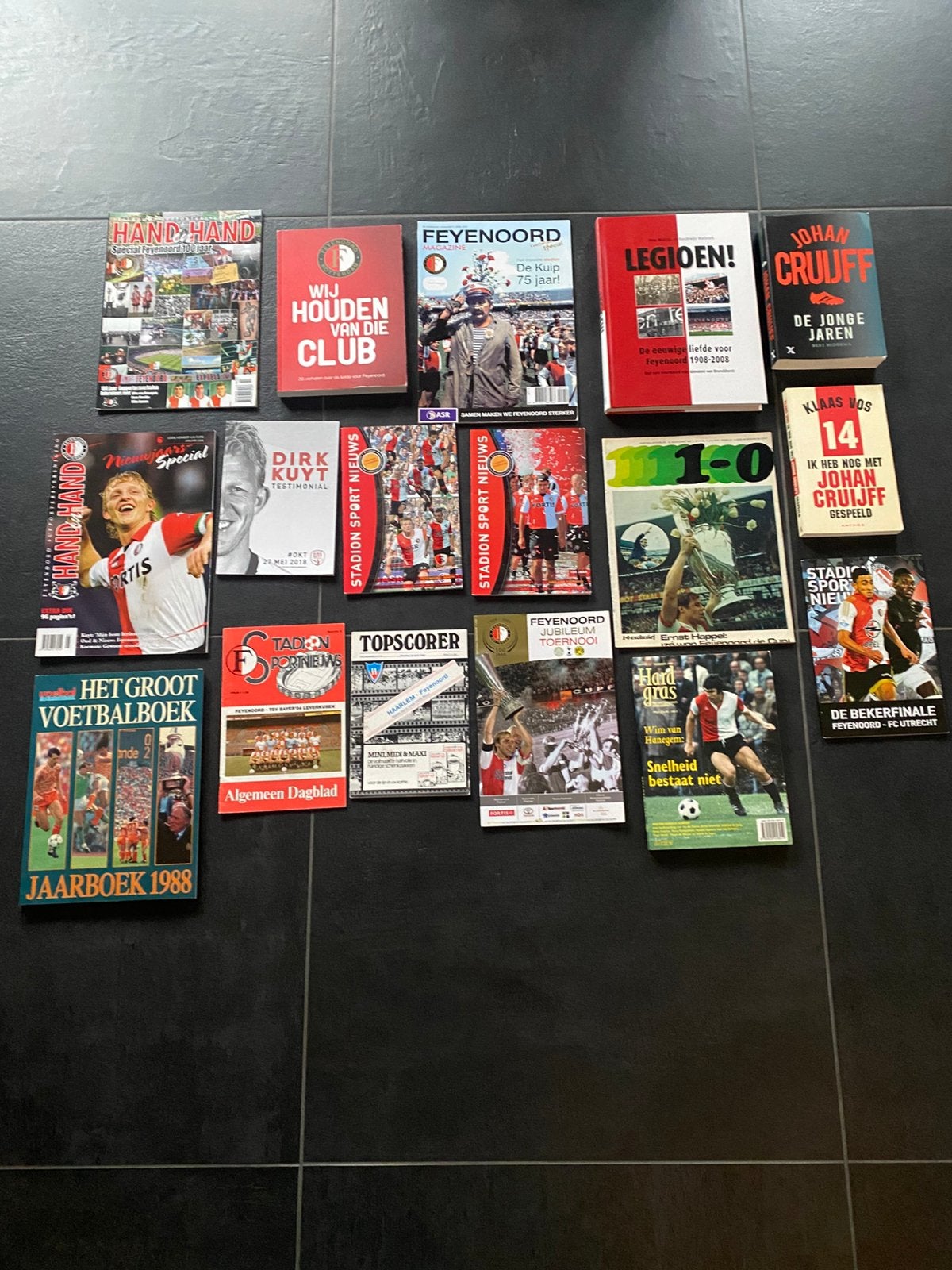 Boeken van Feyenoord, Verzamelen, Verzenden, Zo goed als nieuw, Feyenoord, Boek of Tijdschrift