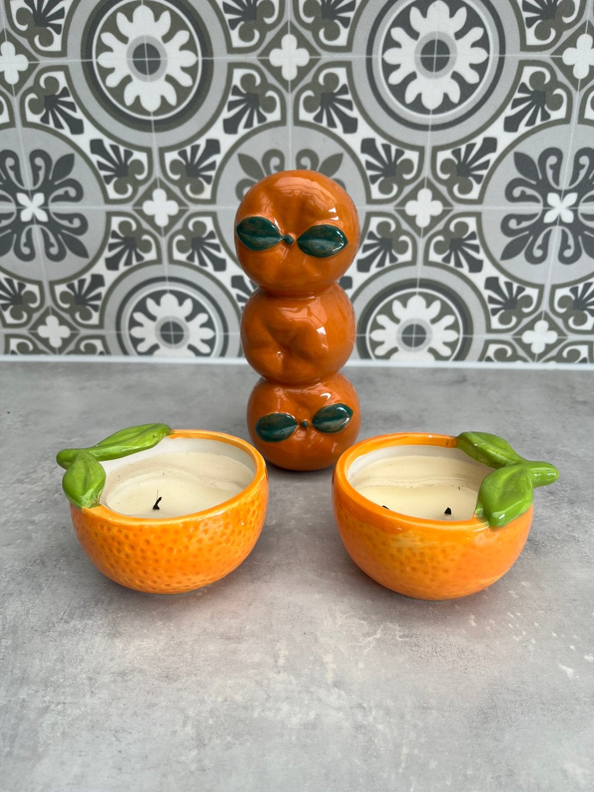 Vrolijke sinaasappelvaas met kaarsjes 🍊, Aardewerk of Porselein, Oranje, Ophalen of Verzenden, Zo goed als nieuw