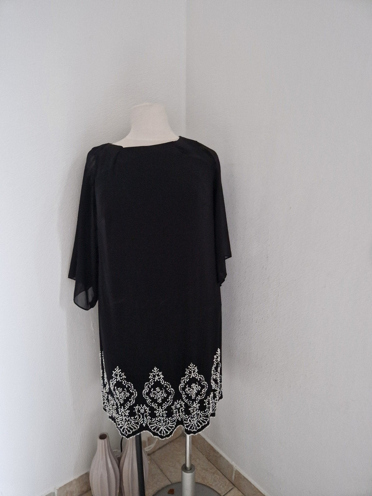 XSCAPE zwart jurkje met witte kralen, Kleding | Dames, Ophalen of Verzenden, Gedragen, Zwart, Overige typen