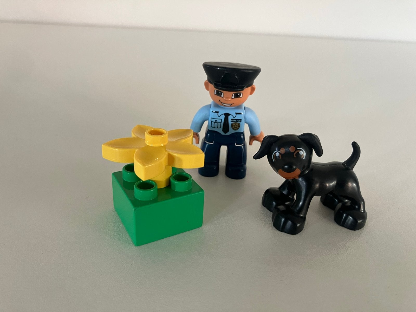 LEGO Duplo 5678 Politieagent met hond en bloem, Ophalen of Verzenden, Gebruikt, Overige merken