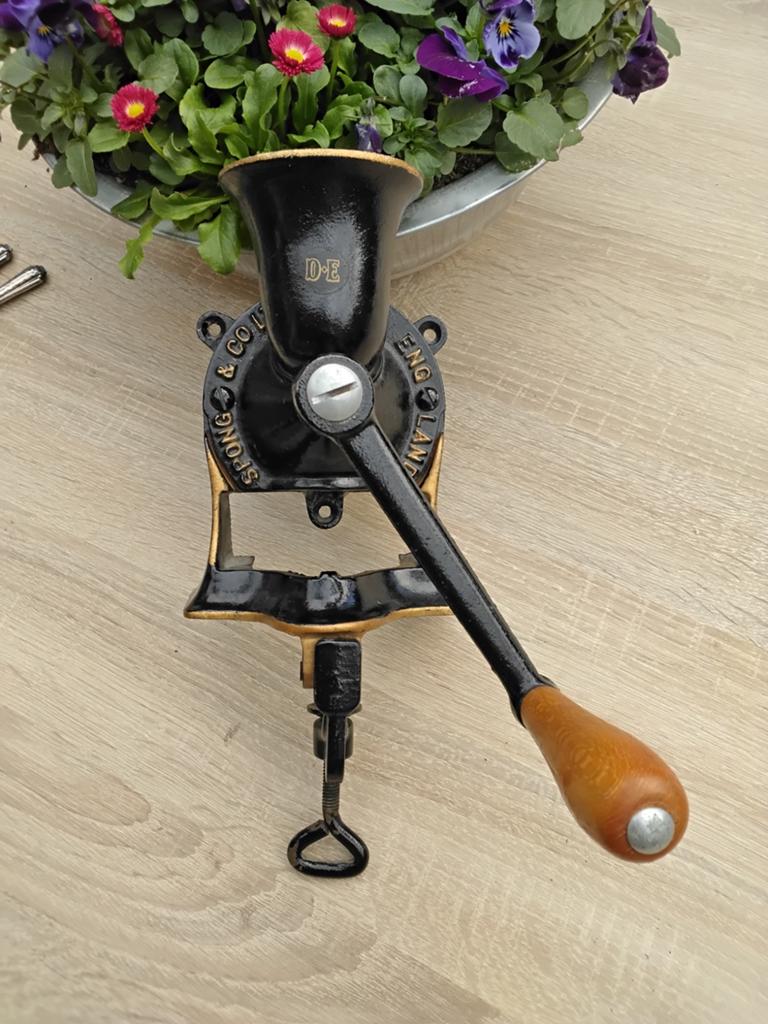 Antieke Spong & Co. No. 1 koffiemolen, Made in England, Ophalen