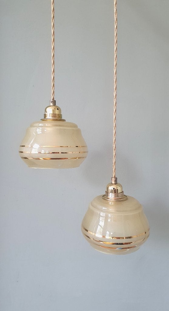 Set vintage Franse glazen hanglampen met gouden decoratie, Gebruikt, Glas, Vintage, art deco, mid century, E27 (groot)